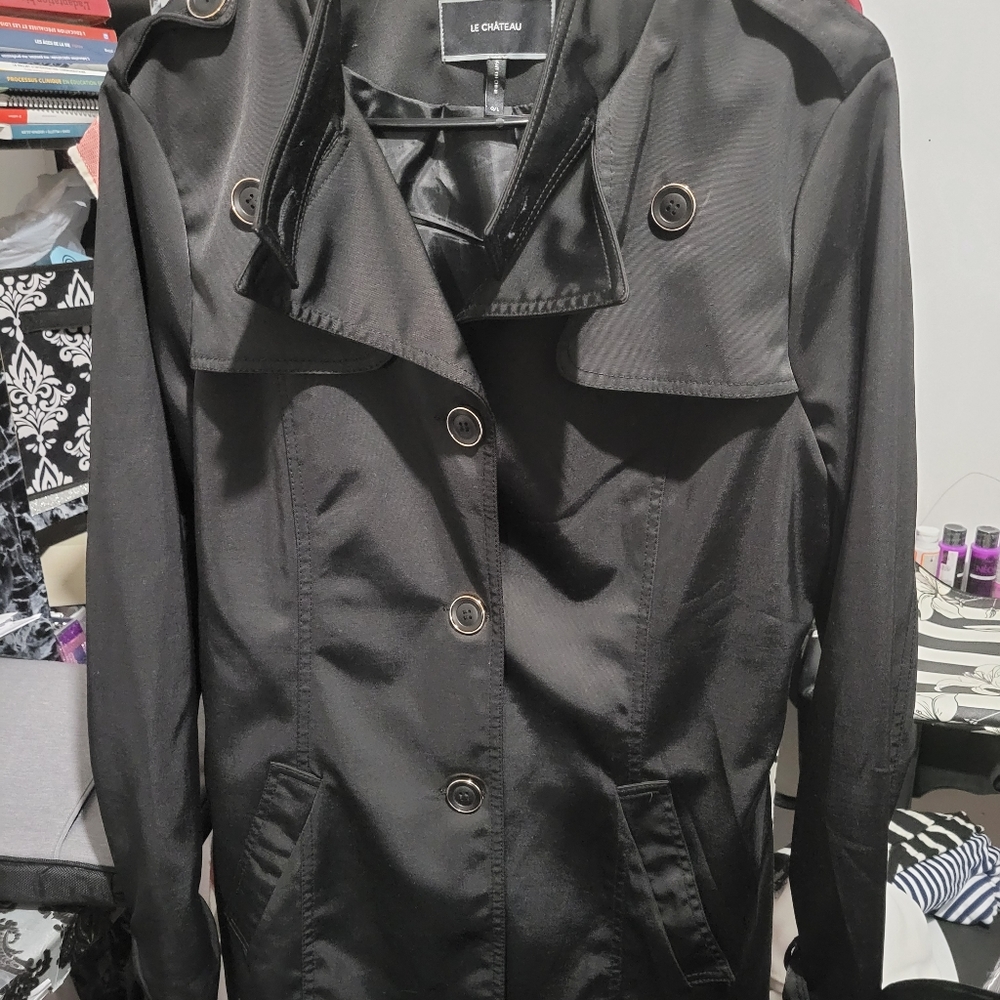 Le chateau trench coat size large